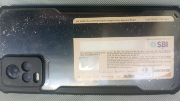 மொபைல் போனின் கவரில் பணம், ஏடிஎம் கார்டுகளை வைப்பீங்களா?