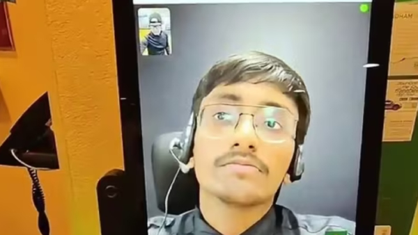 குருநாதா இங்கேயும் வந்துட்டீங்களா.. ஓட்டலில் டிஜிட்டல் வரவேற்பாளர்.. 