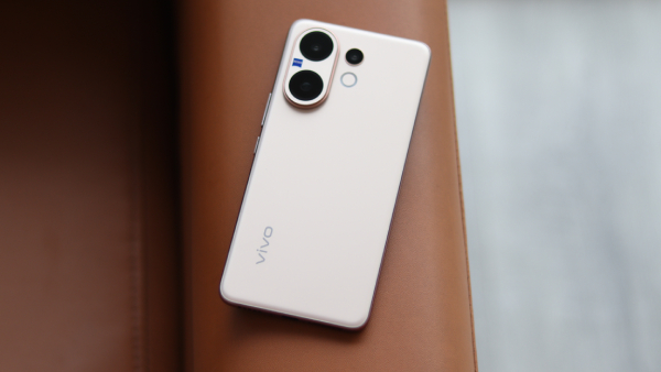 மொத்தமா மிரளவிட்ட VIVO போன்.. QUAD கர்வ் டிஸ்பிளே.. 6500mAh பேட்டரி!