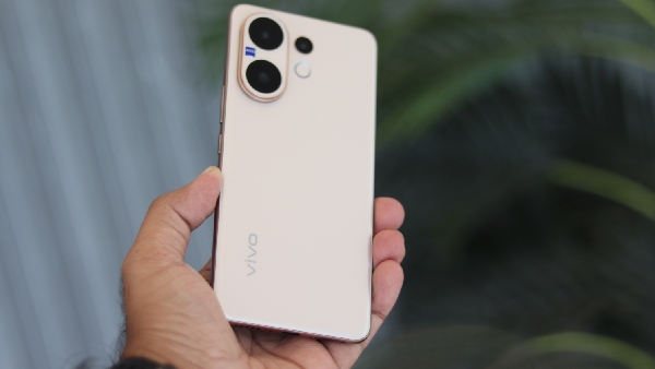 மொத்தமா மிரளவிட்ட VIVO போன்.. QUAD கர்வ் டிஸ்பிளே.. 6500mAh பேட்டரி!