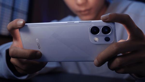 வாரிட்டு போறாங்க.. ரூ.14,999-க்கு 7000mAh பேட்டரி.. 80W சார்ஜிங்!