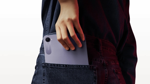 தூக்கி பாக்கெட்ல போடலாம்.. வெறும் 8.8 இன்ச் டிஸ்பிளே.. ஆனால், 7500mAh!