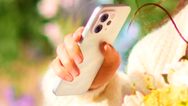 டிசைன் அள்ளுதே.. வருகிறது புது விவோ போன்.. எந்த மாடல்? டிசைன் அள்ளுதே.. வருகிறது புது விவோ போன்.. எந்த மாடல்?