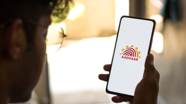 ஆதார் அட்டையில் பெயர் மாற்றம் செய்ய வேண்டுமா? இனி இந்த ஆவணம் வேண்டாம்!