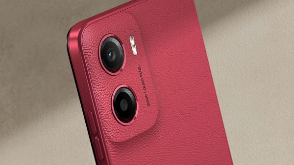 ஆளுக்கு 2 ஆர்டர்.. மட்ட விலைக்கு Moto போன்.. 50 எம்பி கேமரா.. மாடல்?