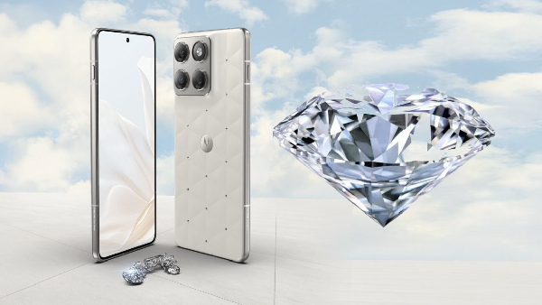14 Swarovski படிக கற்கள் பதிக்கப்பட்ட புதிய Motorola போன்.. என்ன விலை?