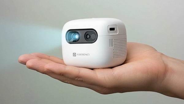 ஓரமா ஒத்துங்க மொத்தமா.. 250 கிராமில் 100 இன்ச் ஸ்கிரீன்.. மாடல்?