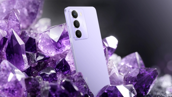 அடிச்சு தூக்குது விற்பனை.. ரூ.9,999 ஆஃபர் விலைக்கு Realme 5ஜி போன்!