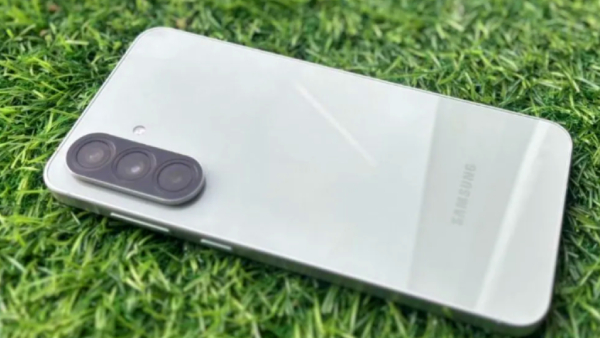 புது போன் வாங்குறதை எல்லாம் பொங்கல் வரை தள்ளி போடுங்க..