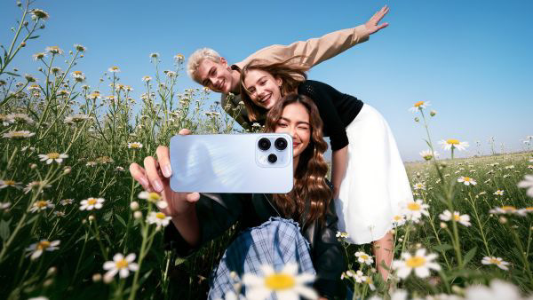 OPPO Reno15 5G பர்ஸ்ட் லுக்: கவனமாக வடிவமைக்கப்பட்ட கேமரா!