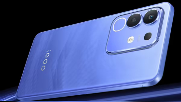 வெச்சான் பாரு iQOO.. 8 ஜிபி ரேம்.. டைமன்சிட்டி 7400 சிப்செட்.. மாடல்?