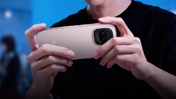 9020mAh பேட்டரி உடன் புது iQOO 5ஜி போன்!