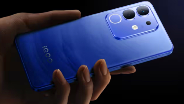 மார்ச் 12 வரை பொறுங்க.. மிரட்டலான 5ஜி போனை களமிறங்கும் iQOO .. 