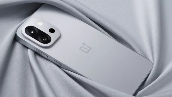 ஸ்மார்ட்போன் சாம்ராஜ்யமே மிரளுது.. 7500mAh பேட்டரி.. 100W சார்ஜிங்!