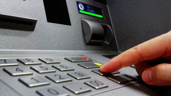 உங்களுக்கு இந்த வங்கியில் அக்கவுண்ட் இருக்கா? 