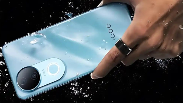 உங்கள் போன் தண்ணீரில் விழுந்தால் செய்யவே கூடாத 5 விஷயங்கள்.. உங்கள் போன் தண்ணீரில் விழுந்தால் செய்யவே கூடாத 5 விஷயங்கள்..