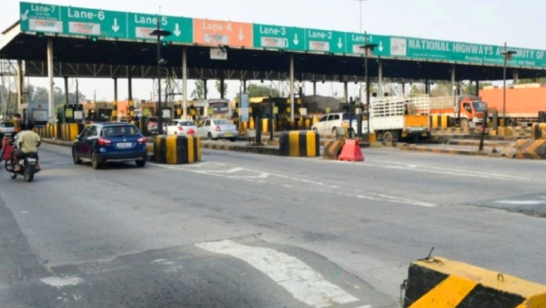 சுங்கச் சாவடிகளில் புதிய விதிகள்.. இந்த தவறு செய்தால் 4 மடங்கு கட்டணம் சுங்கச் சாவடிகளில் புதிய விதிகள்.. இந்த தவறு செய்தால் 4 மடங்கு கட்டணம்