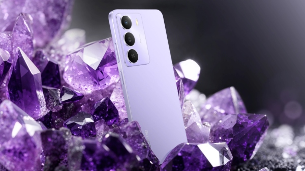 அடிச்சு தூக்குது விற்பனை.. வெறும் ரூ.12,813 க்கு 6000mAh பேட்டரி!