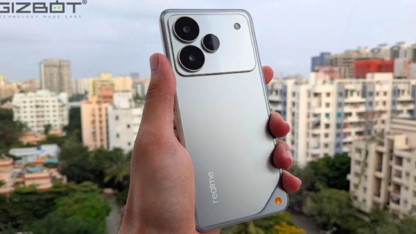 சூடுபிடிக்கும் Flipkart Sale.. ஆஃபரில் Realme 5ஜி போன்.. எந்த மாடல்?