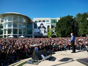 Apple pays tribute to Steve Jobs with memorial at 1 Infinite Loop