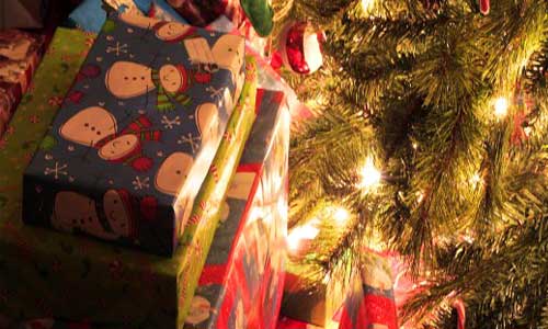 Apple Brings Xmas Cheer to UK, Canada, Europe