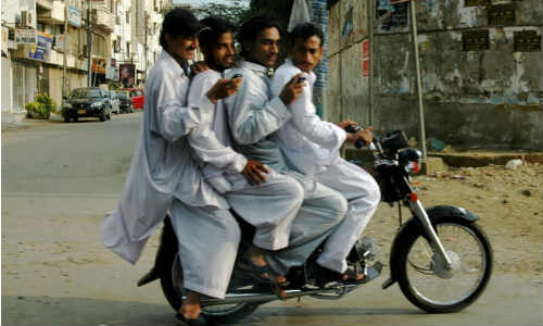 Pakistan Blocks Mobile Phone Services During Eid