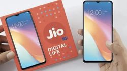 జియో నుంచి త్వరలో 5G ఫోన్ లాంచ్... ఈ నెలలోనే! తేదీ,ధర & ఫీచర్ల వివరాలు 