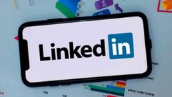 LinkedIn లో కూడా TikTok లాంటి వీడియో ఫీచర్! ఎందుకు ?