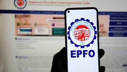 EPFO లో కొత్త మార్పులు! బ్యాంకుల లాగానే, మీ PF అకౌంట్లకు కూడా SMS సేవలు! మీ బ్యాలన్స్ ఎలా చెక్ చేసుకోవాలి?