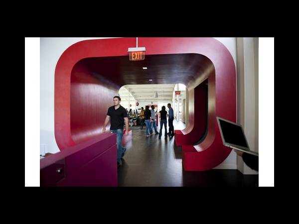 యూట్యూబ్ ఆఫీస్‌లు (జల్సా ఉద్యోగమే)