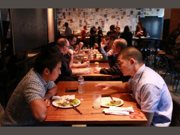 ఫేస్‌బుక్‌లో ఉద్యోగం లగ్జరీ..లగ్జరీ (మీ కళ్లతో మీరే చూడండి)