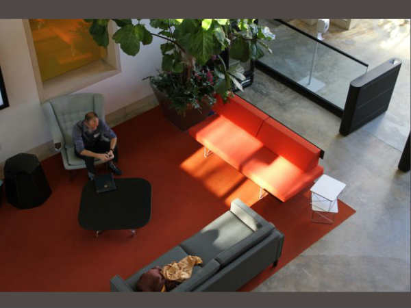 ఫేస్‌బుక్‌లో ఉద్యోగం లగ్జరీ..లగ్జరీ (మీ కళ్లతో మీరే చూడండి)