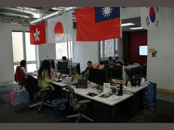 ఫేస్‌బుక్‌లో ఉద్యోగం లగ్జరీ..లగ్జరీ (మీ కళ్లతో మీరే చూడండి)