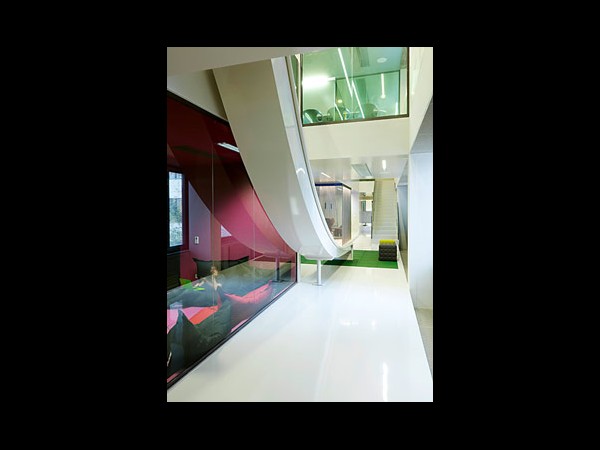 మైక్రోసాఫ్ట్ కొత్త ఆఫీస్.. దిమ్మతిరిగే లుక్!