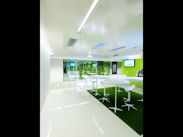 మైక్రోసాఫ్ట్ కొత్త ఆఫీస్.. దిమ్మతిరిగే లుక్!