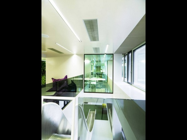 మైక్రోసాఫ్ట్ కొత్త ఆఫీస్.. దిమ్మతిరిగే లుక్!