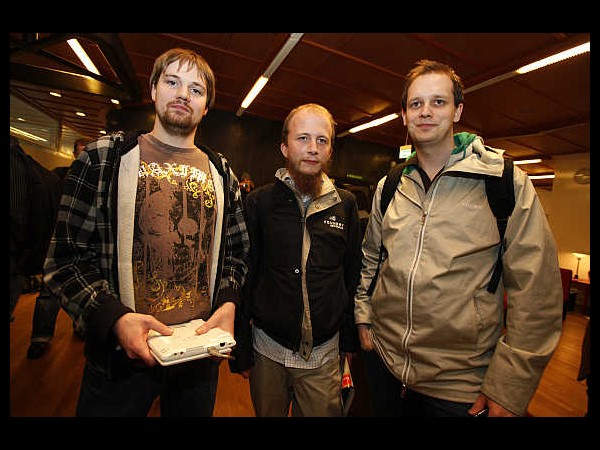 ఆన్‌లైన్ ఫైల్ షేరింగ్ (Online file-sharing):