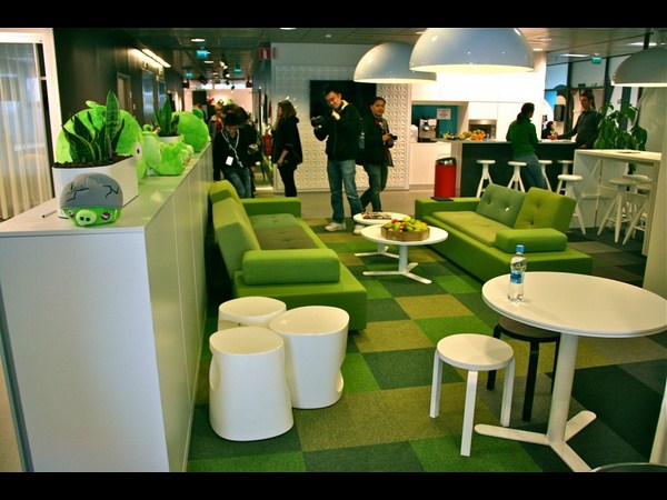 యాంగ్రీ బర్డ్స్ గూటిలో..... (ఫోటో గ్యాలరీ)