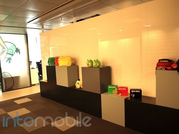 యాంగ్రీ బర్డ్స్ గూటిలో..... (ఫోటో గ్యాలరీ)