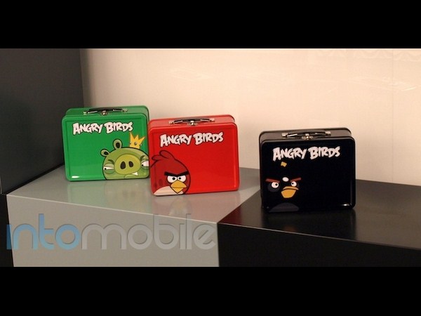 యాంగ్రీ బర్డ్స్ గూటిలో..... (ఫోటో గ్యాలరీ)