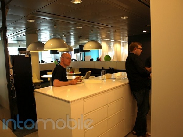 యాంగ్రీ బర్డ్స్ గూటిలో..... (ఫోటో గ్యాలరీ)