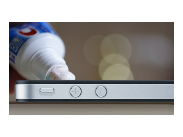 టూత్‌పేస్ట్ మీ స్మార్ట్‌ఫోన్‌లను బలంగా చేస్తుంది (Toothpaste Builds Strong Phones, Too):