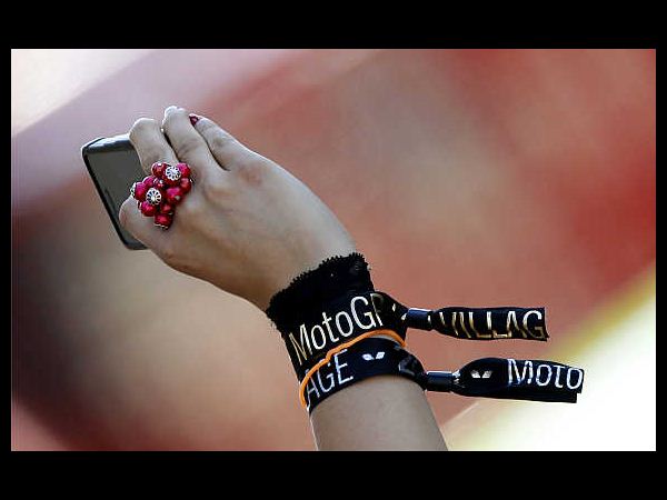 హాట్ హాట్‌గా అమ్ముడుపోతున్న ఎలక్ట్రానిక్ డివైజ్‌లు (వరల్డ్ వైడ్)