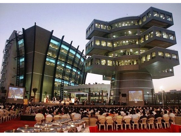 బెంగుళారు బ్యాగ్‌మానీ టెక్ పార్క్ (సాఫ్ట్‌వేర్ అడ్డా)