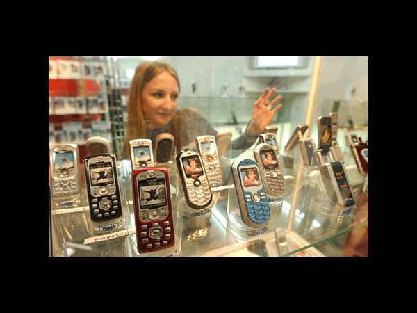 మొబైల్ యూజర్లు ‘ఏఏ దేశంలో ఎంతెంత’..?