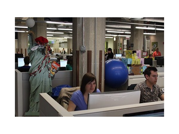 కంపెనీ కేక, మరి ఉద్యోగం..?