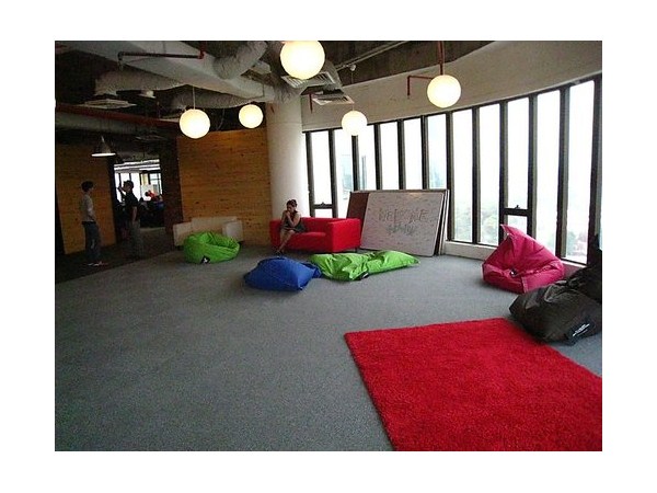 కంపెనీ కేక, మరి ఉద్యోగం..?