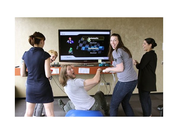 కంపెనీ కేక, మరి ఉద్యోగం..?