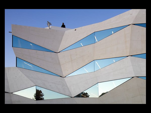  ఆఫీసా..? మాయా ద్వీపమా..?