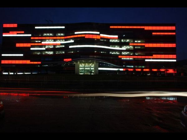 ఎయిర్‌టెల్ ఇండియా ఆఫీస్ (అద్దాల ప్రపంచం)